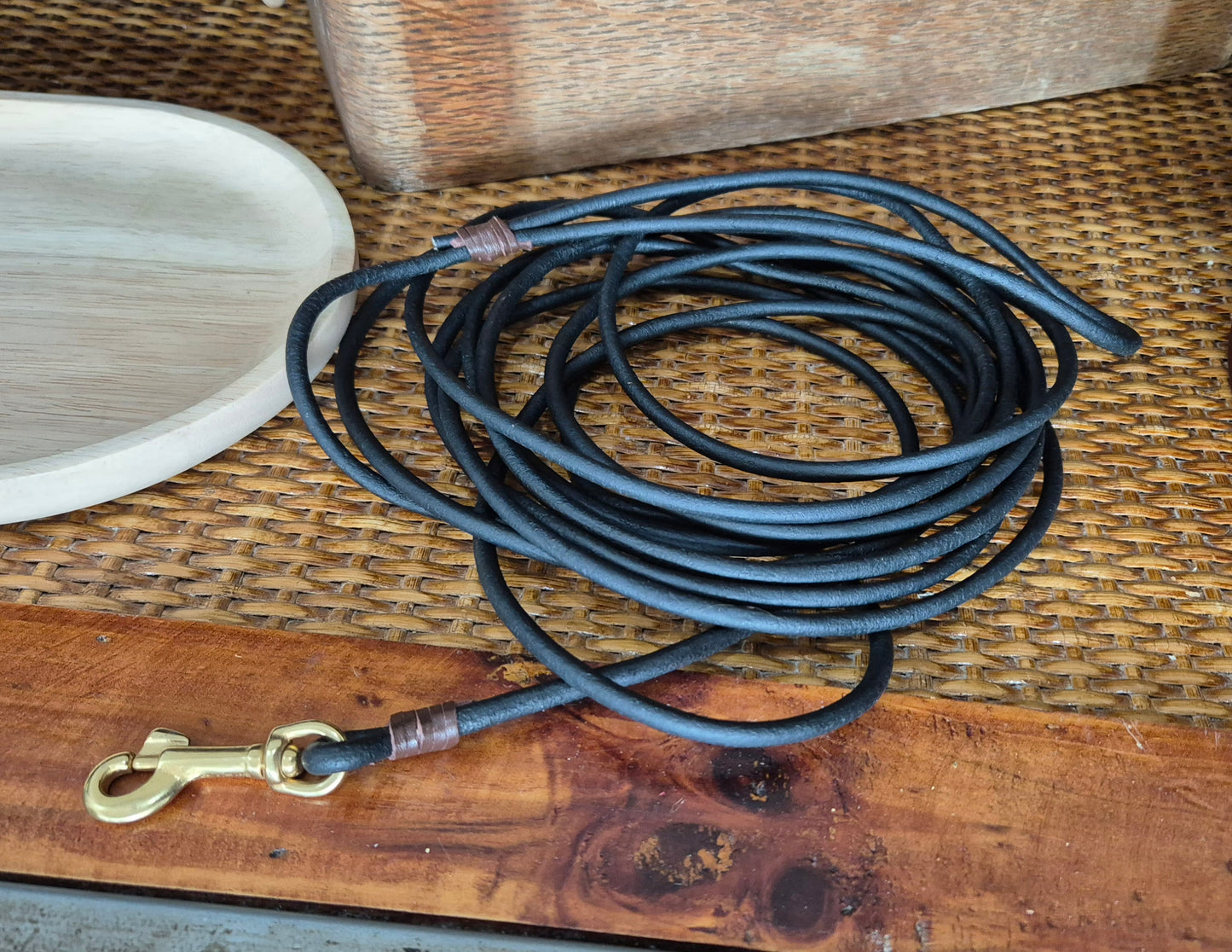 5m leather round leads