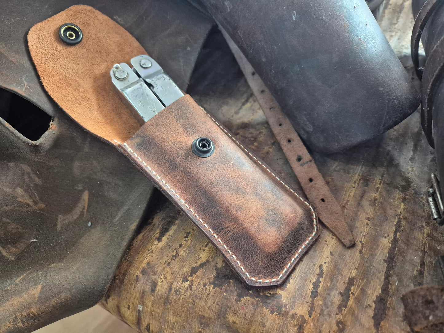 Pocket knife pouch