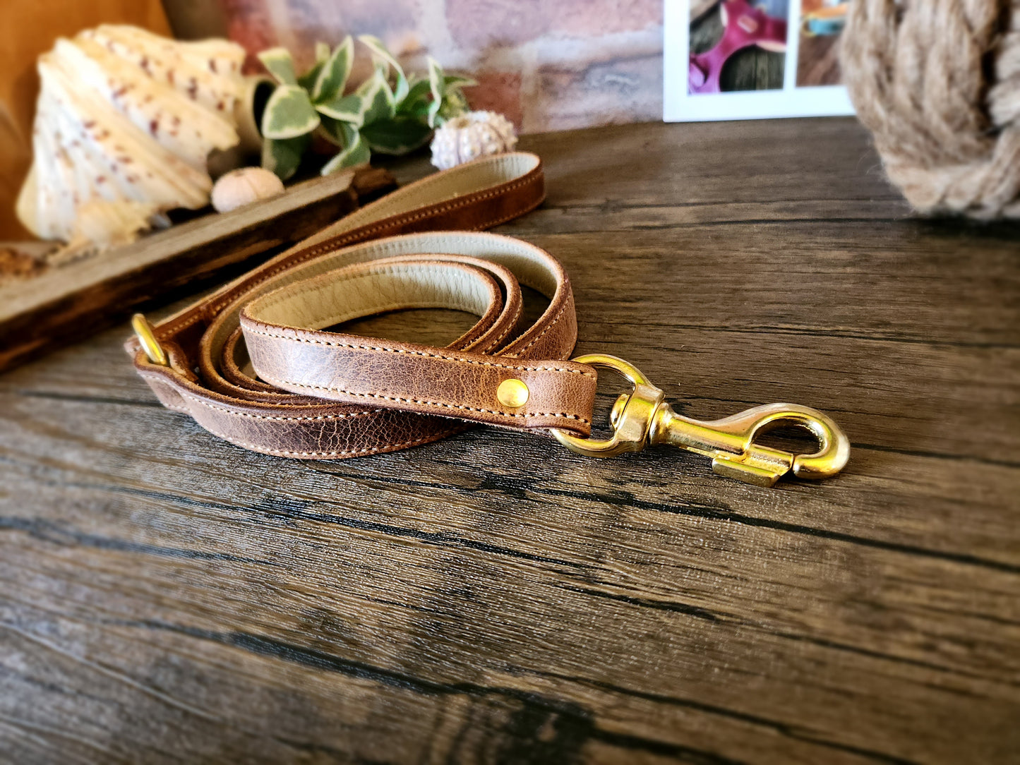 Lined leather leashes