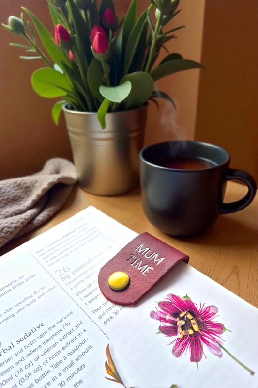 Personalised magnetic bookmark